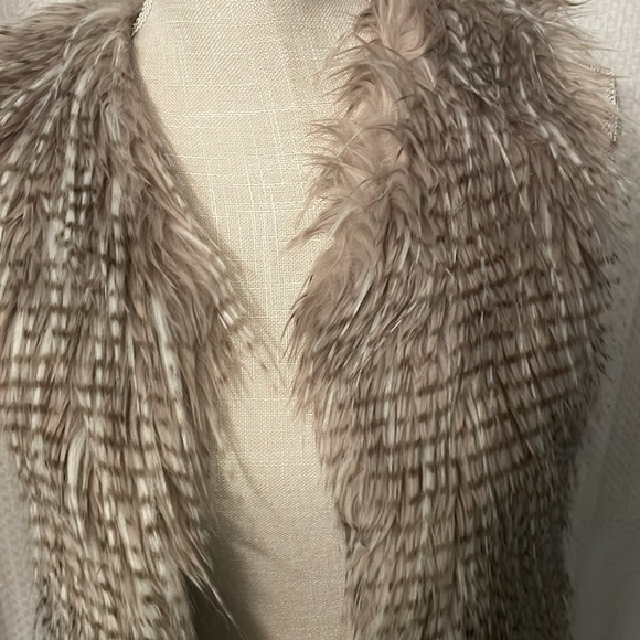 Freshman‎ Forever Faux Fur Vest - Picture 2 of 8
